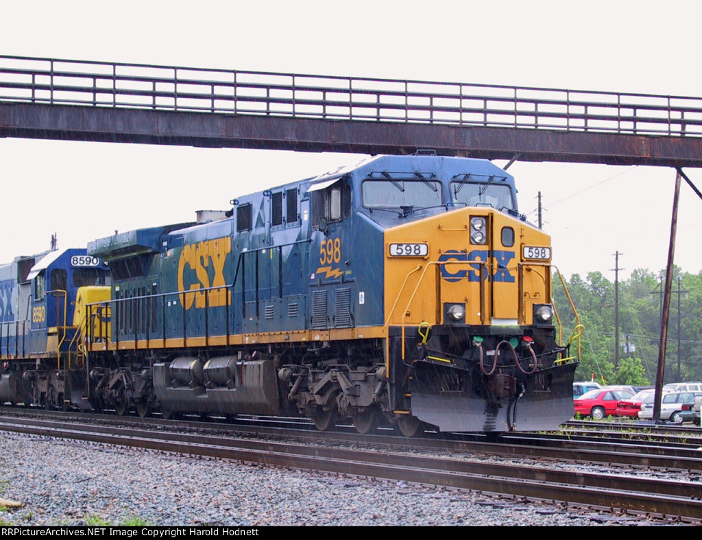 CSX 598 in a light rain